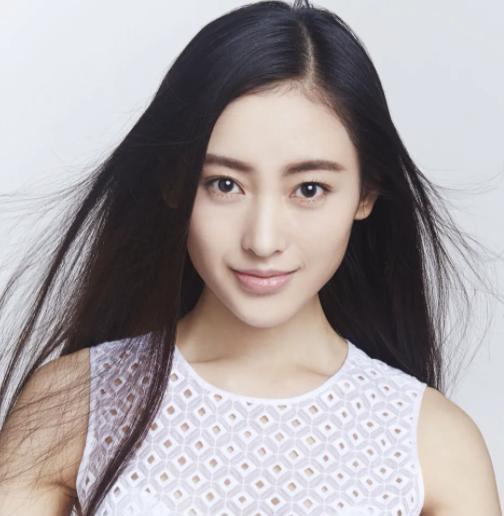 溜肩|刘亦菲的“仙女溜肩”，打了多少硬凹“直角肩”女艺人的脸？