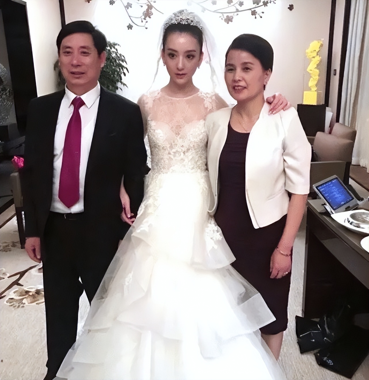 郭富城|郭富城为方媛庆生，与岳父母罕见同框，翁婿二人差2岁却似两代人