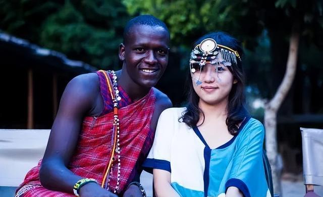 7年生15个孩子:中国女子执意嫁给黑人,生活现状“不堪入目”