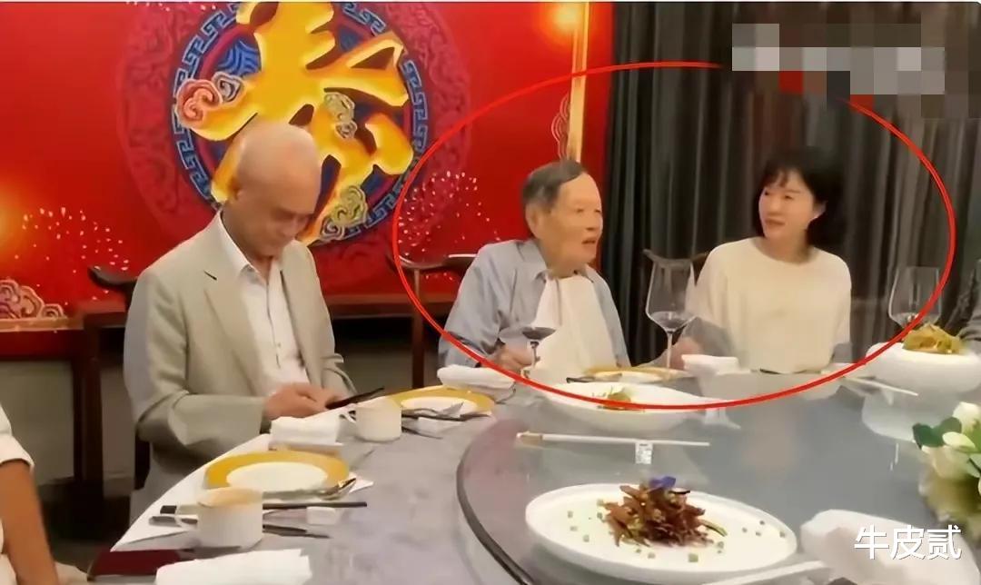 杨振宁|杨振宁:过完了百岁生日就住进医院,挂念相爱的妻子以后的幸福