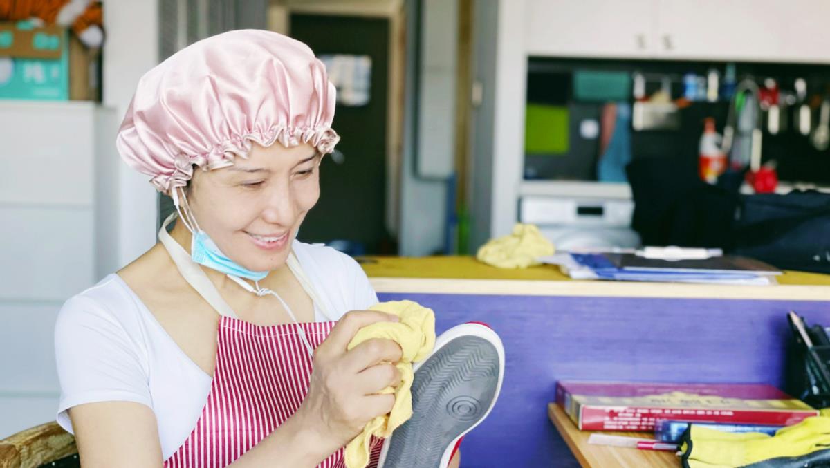 |吴玉华：一婚嫁汪俊因丁克离婚，二婚嫁画家生两娃，如今幸福美满