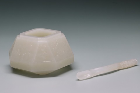 和田玉籽料|舊藏和田玉籽料“年年有余”水盂