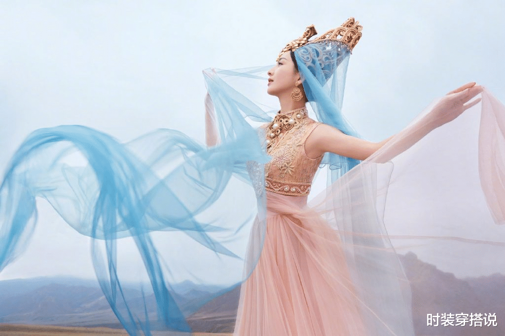 佟丽娅|佟丽娅异域风情太惊艳!薄纱造型又仙又美,美得不食人间烟火