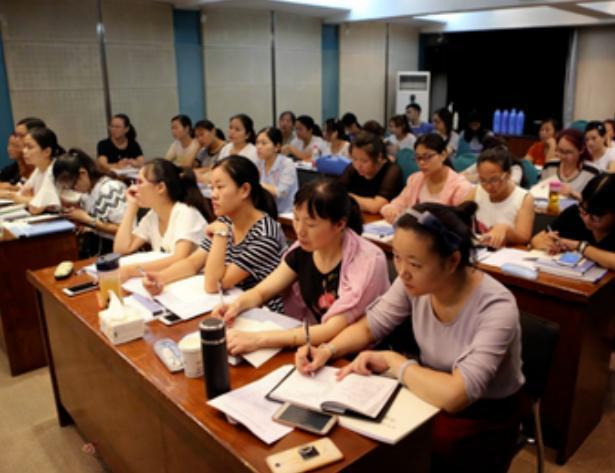 退市|2022届毕业生找工作太难了，一女大学生直呼现实残酷：卷得我想哭