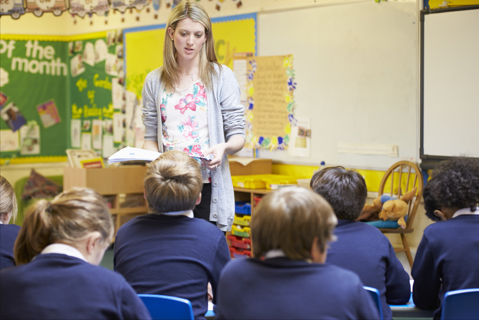 教师|婚恋市场上哪种职业更为抢手，女老师位列第一，相亲都要排队