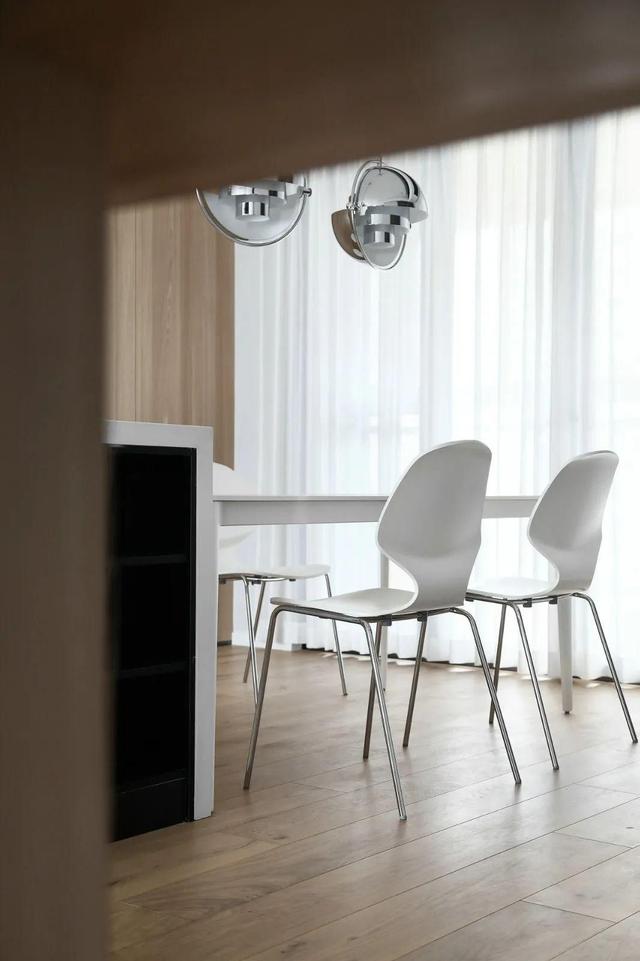 140㎡现代简约风 设计师无中生有变出一个书房