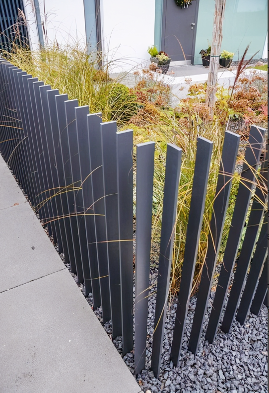 再装我更愿在院墙下功夫,混凝土也能美出特色,从外看就不会差!