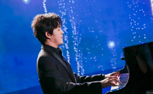 人物设定|装恩爱、装文艺、装富翁,这些戴着面具生活的明星,全都翻车了