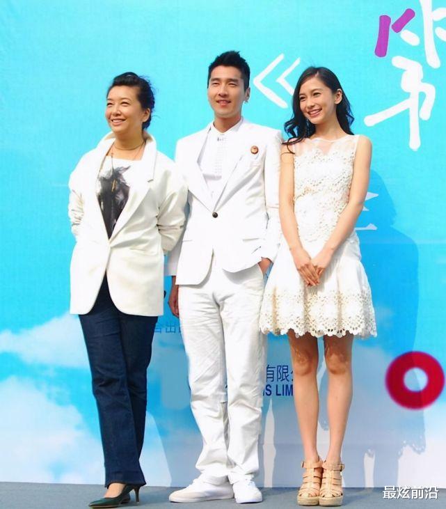 江珊怎么胖成这样了?西装配牛仔裤土气显臃肿,脸色憔悴犹如大婶