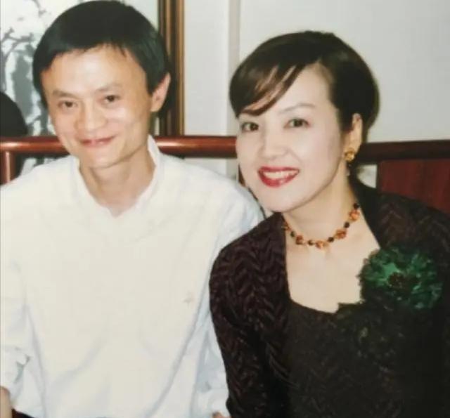 荒木由美子|曾经风靡中国的小鹿纯子，被婆婆束缚20年，因政治事业全毁