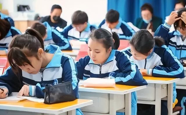 没有排名就没有倒数第一，后进生很高兴，家长心里发了愁