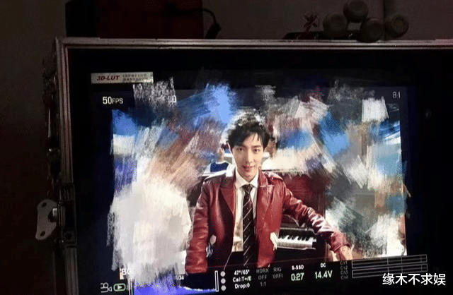 应采儿|网友晒肖战工作照，183cm个头太颀长，生图里长这样