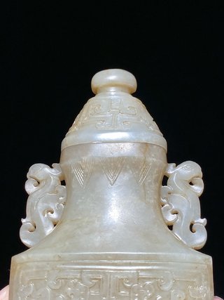 和田玉籽料|清乾隆 和田玉籽料白玉 兽面纹 凤耳 盖瓶 玉瓶 摆件
