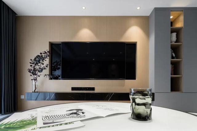 126㎡现代简约，低调的灰色空间，布置出温馨自然的舒适感