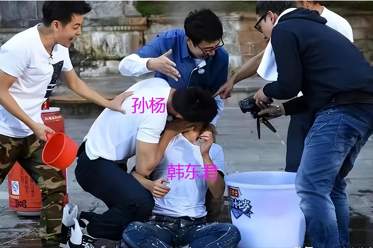 安眠书店|娱乐圈的“灯下黑”：打戏、吻戏，假戏真做，连男演员都深受其害