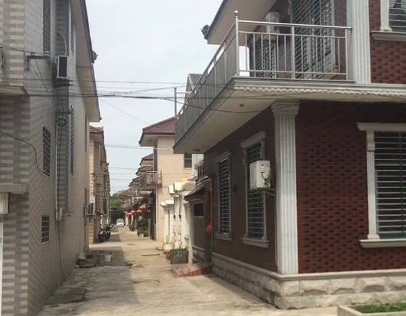 唐山事件已过大半月,实地探访陈某亮戴南老家,豪车别墅一应俱全