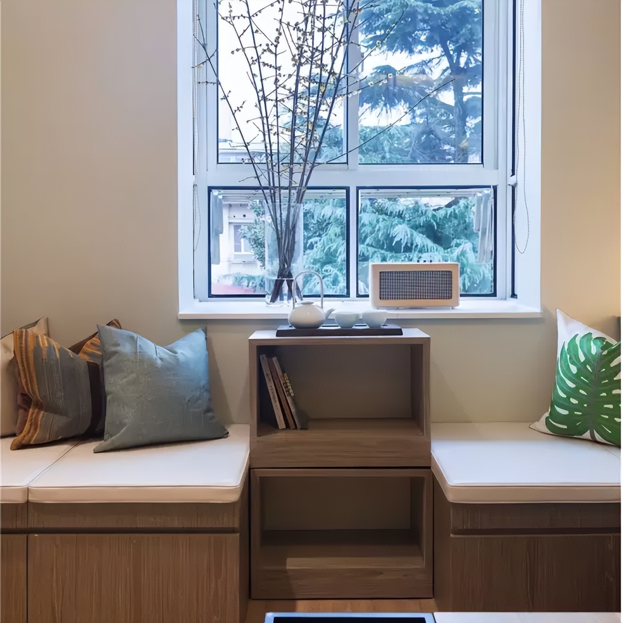 60㎡挤四代人，厕所当厨房？却拿30万的空间放3块钱1瓶的矿泉水