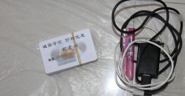 2016年女子卧轨自杀,既没穿鞋袜子也没着地,她是如何到达现场的