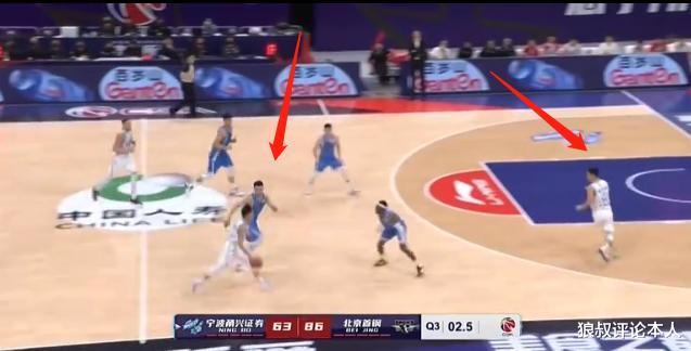 疯狂|CBA又一狠人！22岁小将贪攻不传球，主帅疯狂发飙，骂到公开道歉
