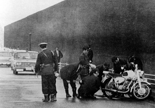53年前日本一男子假扮警察,当众开走装3亿日元的运钞车消失无踪