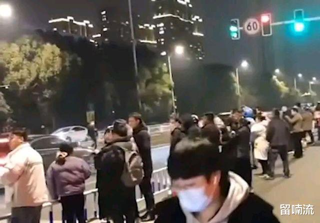 常州:男子当街持刀行凶,妻子与小舅子不幸身亡,多大仇恨?