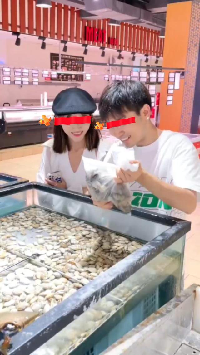 男子和女子相亲,女子对其有好感,他下一个动作却让2人分道扬镳