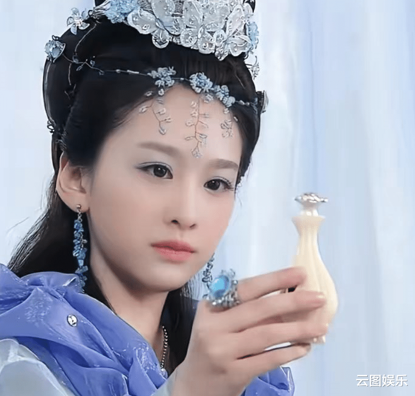 穆婷婷|37岁穆婷婷罕晒出游照！穿背心身材出众，退圈4年背百元包显低调