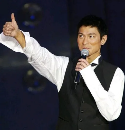 刘德华|她为了追刘德华，父亲把房子和器官卖了