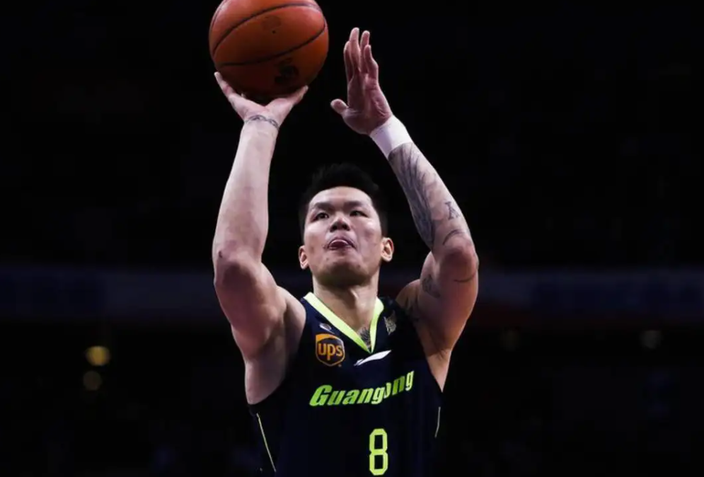 姚明|从资历上讲，他和姚明差远了，他连NBA的门坎都没入过