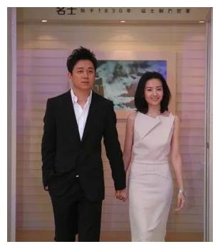 周杰伦|董洁：跟潘粤明离婚10年了，依旧背负骂名，如今生活状况如何？