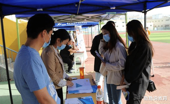 00后|“我们不找小三”,00后女生面试人力资源招回怼,奇葩言论上热搜