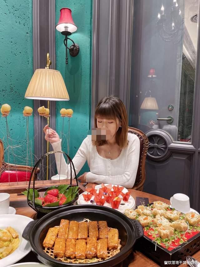 餐饮老板：别想太多，不是能力不行，人家这么搞是因为亏得起啊