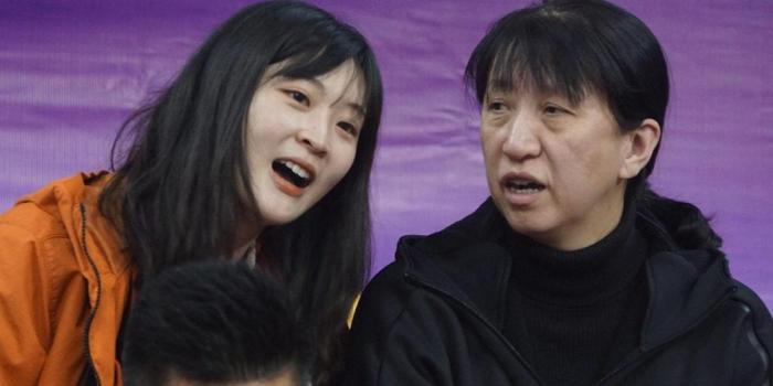 赖亚文|坚守34年，退出女排后安置体育局的赖亚文级别年薪如何？