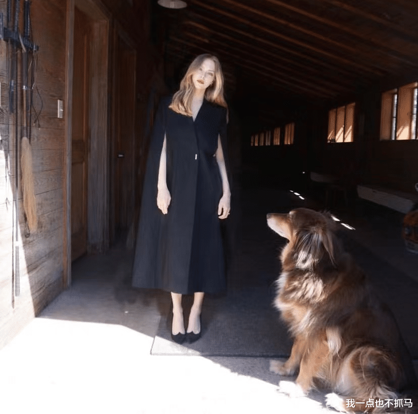 好莱坞|全球爆红后遭泄露私照,好莱坞“最美尤物”隐退养鸡:火了18年,她可不是花瓶