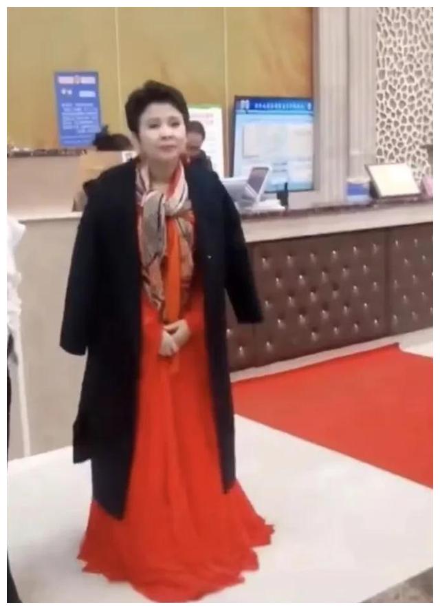 |2000年,董文华和赖昌星传出绯闻,她的丈夫为何对她不离不弃