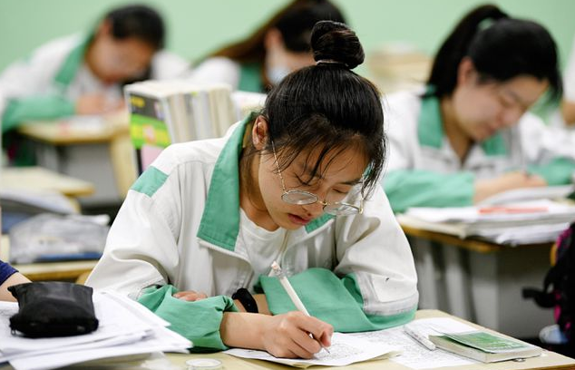 考试|高考结束后，监考老师为啥要收回“草稿纸”？真正的原因很难想到
