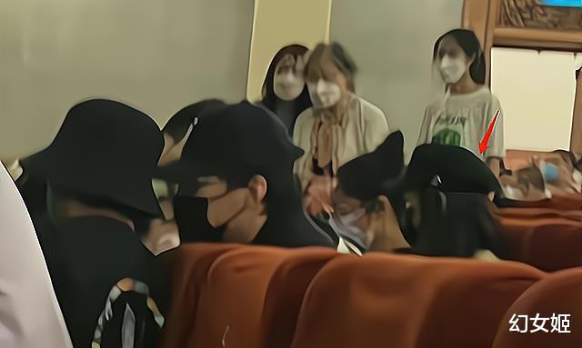 王鸥|王鸥何九华现身剧场看演出,带多名朋友打掩护,网友:一眼认出
