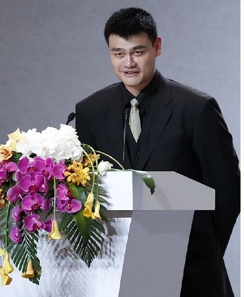 广东男篮|韩登挂帅男篮二队，杜锋再遭质疑，广东宏远被迫换帅