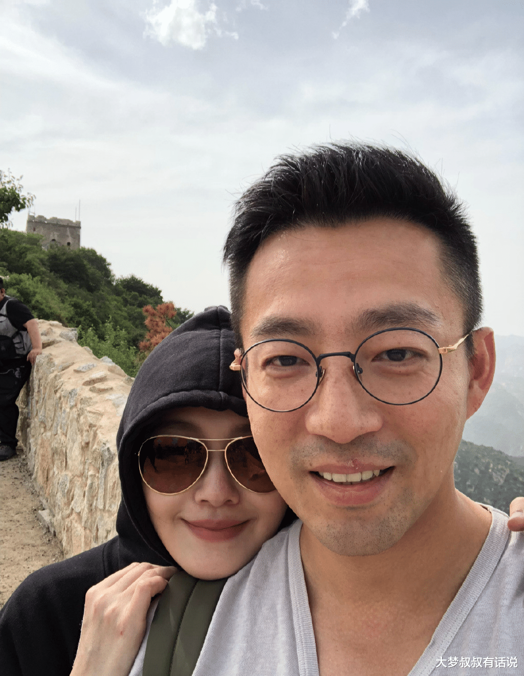 张兰|张兰放手不争孙抚养权了!汪小菲直播意外脱口“天天跟女儿视讯”