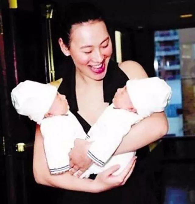 梁洛施|秒杀梁洛施、吴佩慈,二婚网红韦雪拒收4500万打胎,生儿子捞9亿