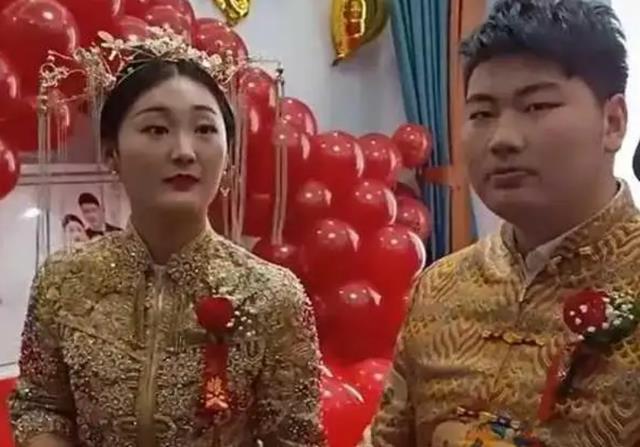 陈亚男|陈亚男开直播介绍闺蜜出镜，感觉她在下一盘很大的棋