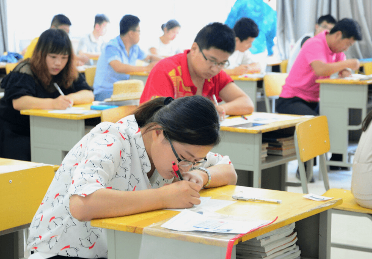 白百何|35岁是一道坎？公务员报考或将打破“年龄限制”，考生迎来新问题