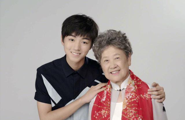 李谷一|虎年春晚10位70+艺术家：李谷一登上春晚20次，张艺谋首次当演员