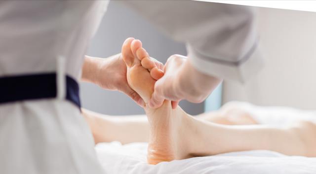 癫痫病|女子头痛怀疑癫痫，直到按摩时闻到臭味，才发现她脑袋长了个瘤