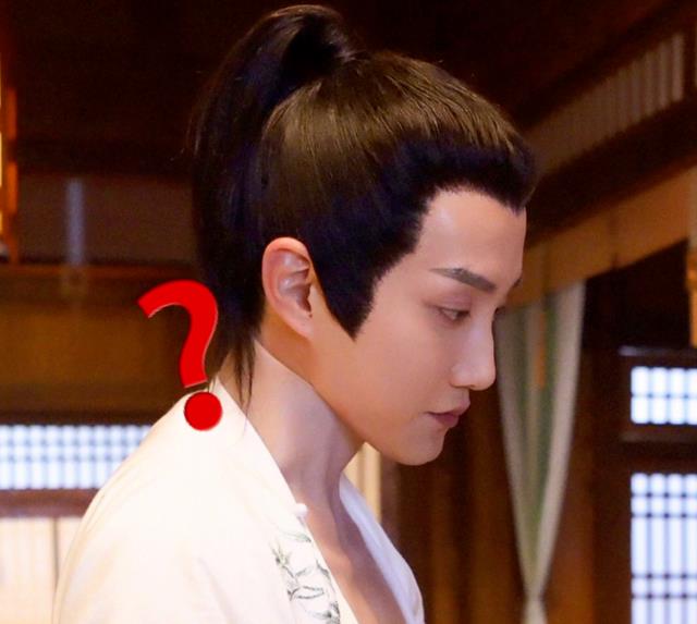 鞠婧祎|明星演戏辅助道具：baby的催泪棒，杨洋的假肩肌，鞠婧祎的增高鞋