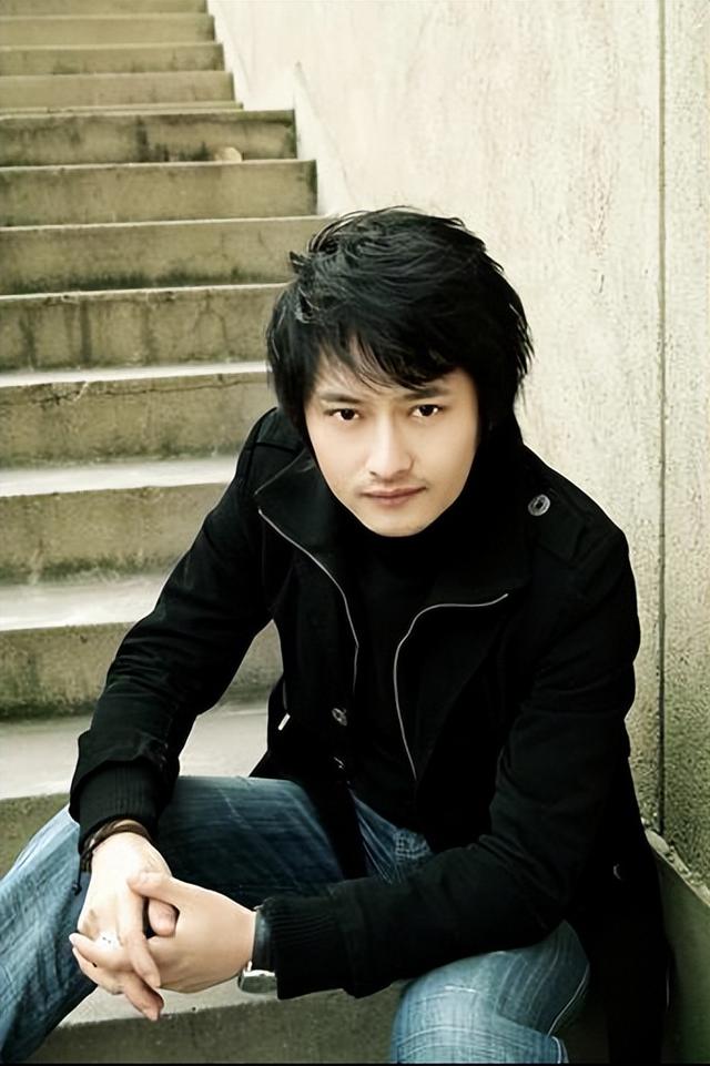 钟云飞|云飞和高月离婚6年后,一个娶北大才女,一个带着女儿艰难生活