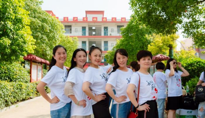 25人参加同学聚会,消费将近万元,提倡者提出了“AA制”被拒绝!