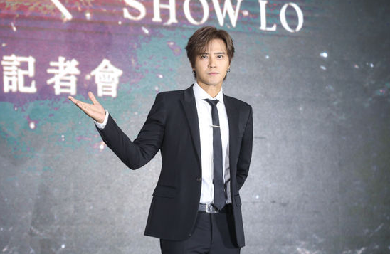 罗志祥|罗志祥脸部被自家狗狗撞伤,伤势照曝光,经纪人:正考虑是否就医