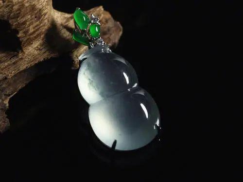 翡翠|三十而立,四十而不惑,不同年龄佩戴翡翠也有不同的寓意!