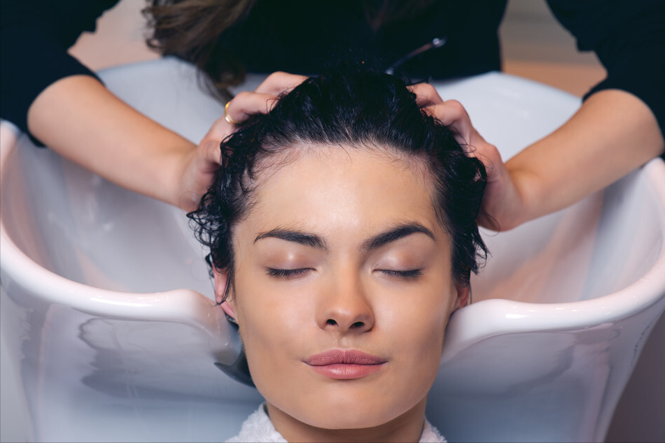 烫发 烫发后必须三天才能洗头?这样做可能更伤头发,看完这三点就知道